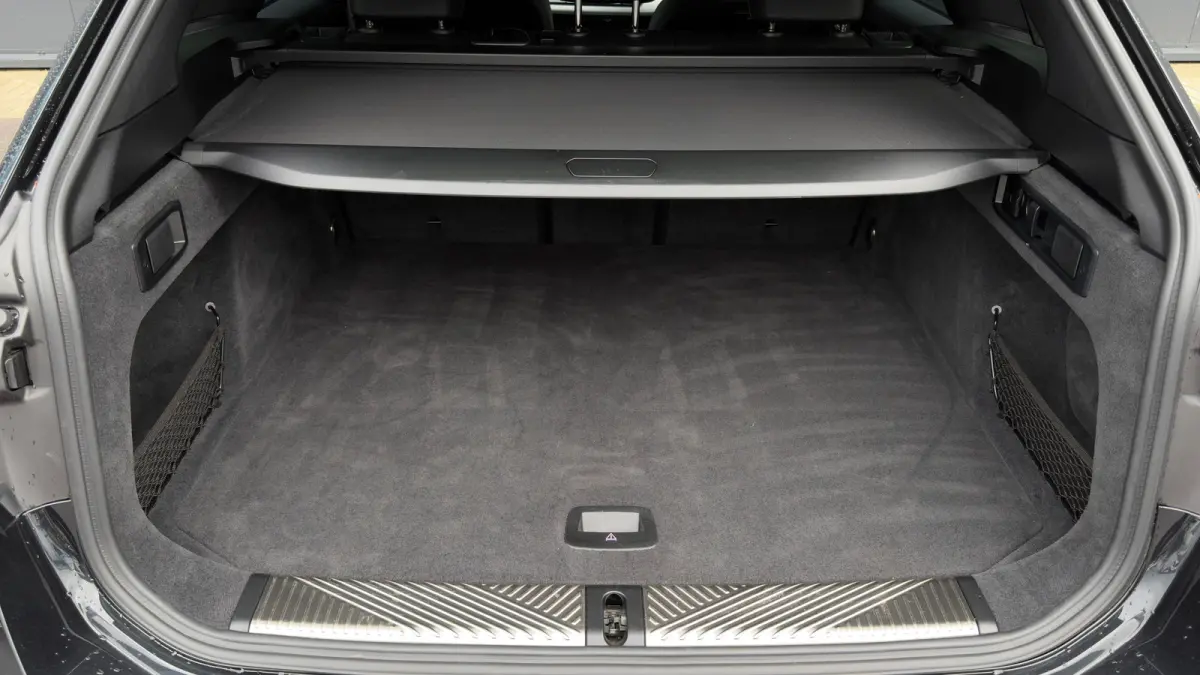 530e 299pk M-SPORT Pro | 360 Camera | Leder | Trekhaak | Harman/Kardon | Adaptive Cruise | Head-up |