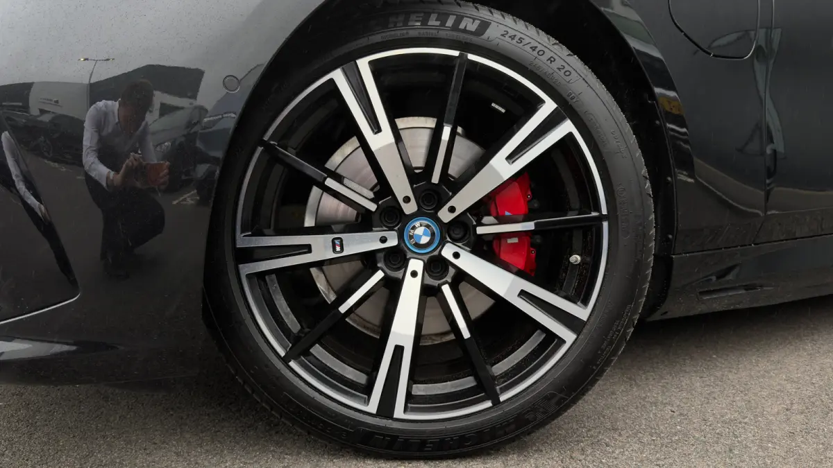 530e 299pk M-SPORT Pro | 360 Camera | Leder | Trekhaak | Harman/Kardon | Adaptive Cruise | Head-up |