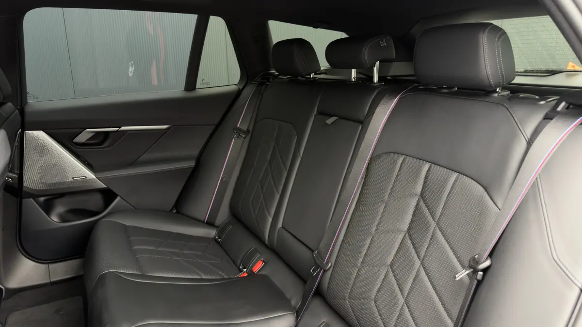530e 299pk M-SPORT Pro | 360 Camera | Leder | Trekhaak | Harman/Kardon | Adaptive Cruise | Head-up |