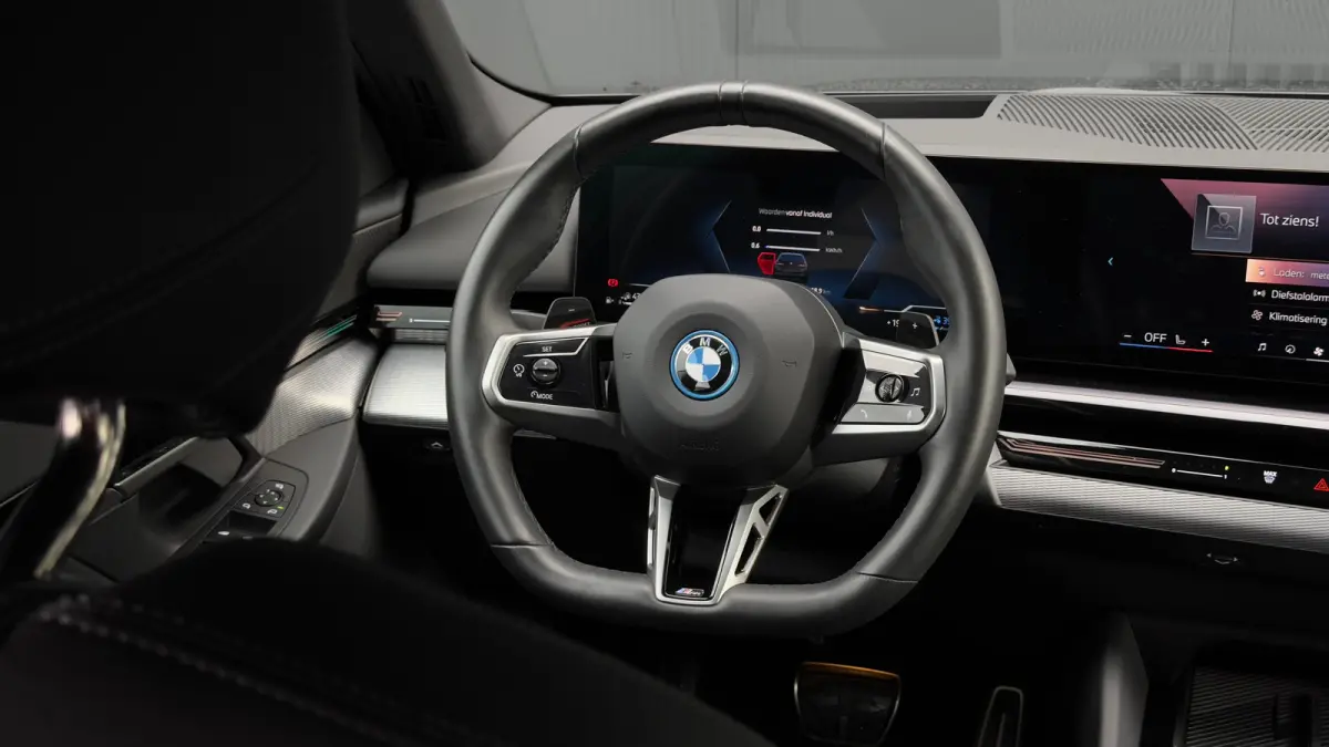 530e 299pk M-SPORT Pro | 360 Camera | Leder | Trekhaak | Harman/Kardon | Adaptive Cruise | Head-up |