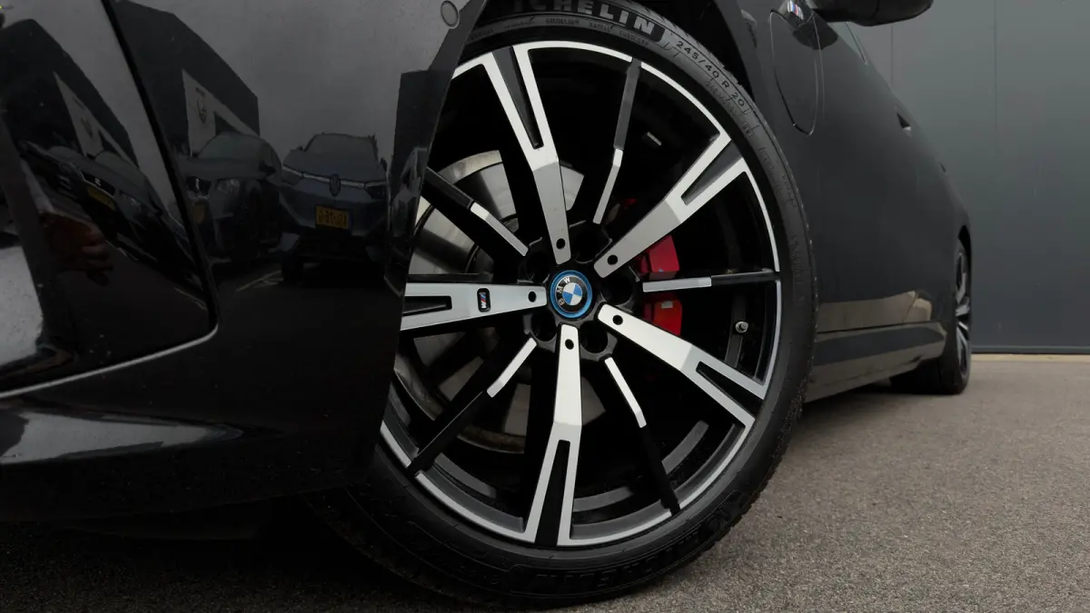 530e 299pk M-SPORT Pro | 360 Camera | Leder | Trekhaak | Harman/Kardon | Adaptive Cruise | Head-up |