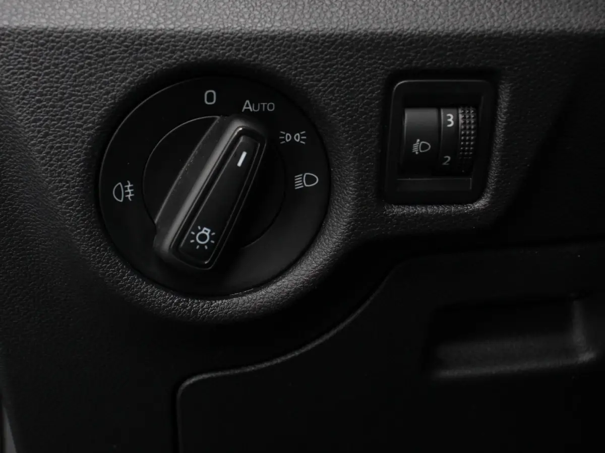 1.0 TSI 110pk DSG Style Navigatie Apple Carplay / Android auto Parkeersensor achter Cruise Control Verwarmbare voorstoelen Extra getint glas Climate Control