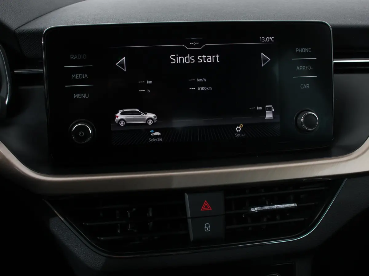 1.0 TSI 110pk DSG Style Navigatie Apple Carplay / Android auto Parkeersensor achter Cruise Control Verwarmbare voorstoelen Extra getint glas Climate Control