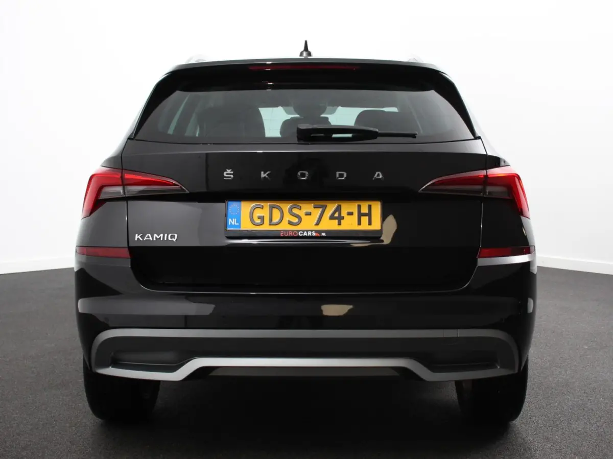 1.0 TSI 110pk DSG Style Navigatie Apple Carplay / Android auto Parkeersensor achter Cruise Control Verwarmbare voorstoelen Extra getint glas Climate Control