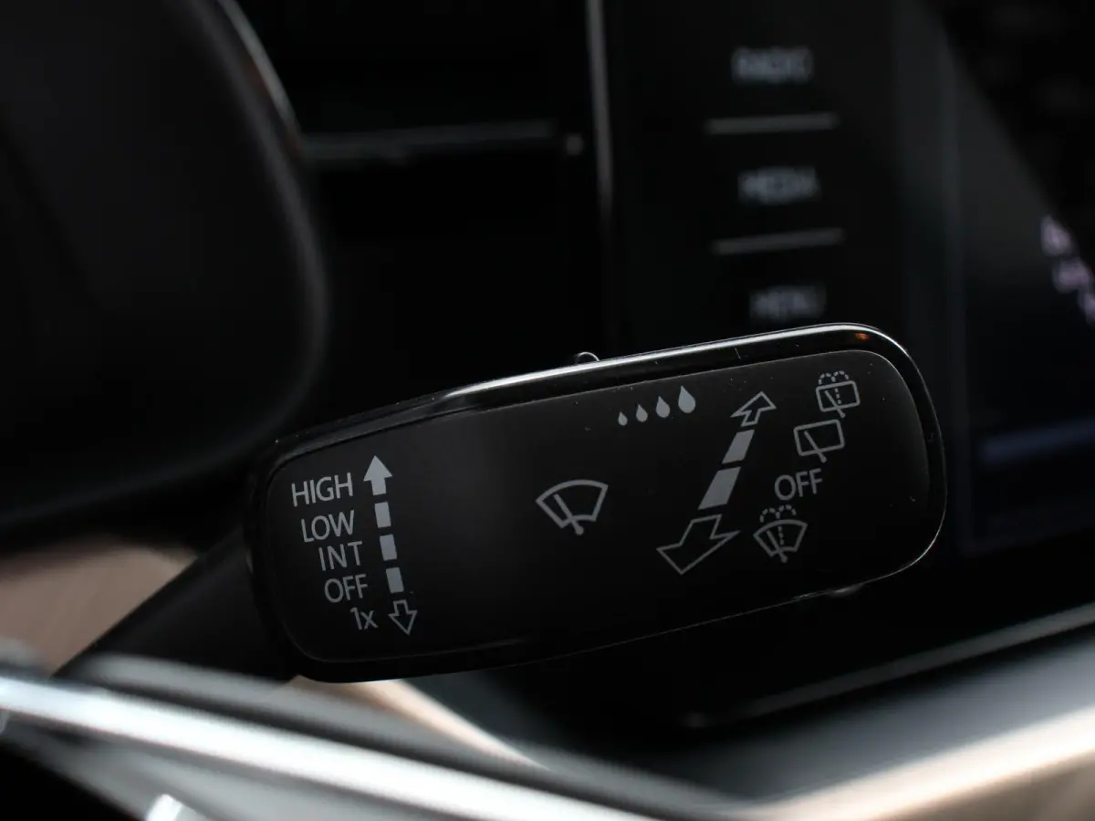 1.0 TSI 110pk DSG Style Navigatie Apple Carplay / Android auto Parkeersensor achter Cruise Control Verwarmbare voorstoelen Extra getint glas Climate Control