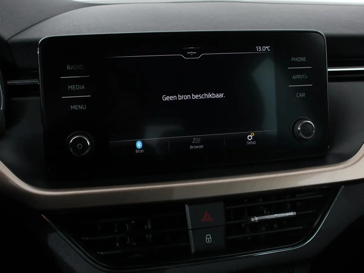 1.0 TSI 110pk DSG Style Navigatie Apple Carplay / Android auto Parkeersensor achter Cruise Control Verwarmbare voorstoelen Extra getint glas Climate Control