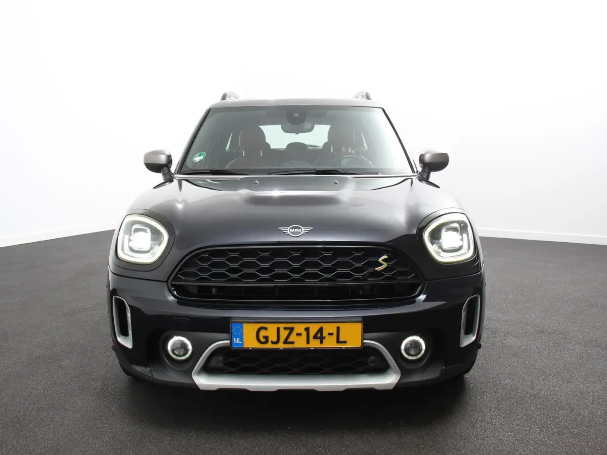 1.5 Cooper PHEV ALL4 Chili Automaat Climate control Adaptieve cruise control HUD Lichtmetalen velgen Navigatie Parkeersensoren Camera Stoelverwarming