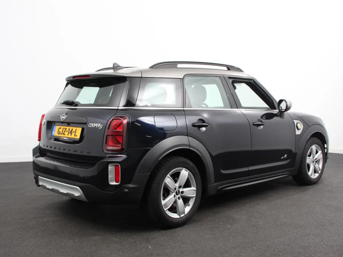 1.5 Cooper PHEV ALL4 Chili Automaat Climate control Adaptieve cruise control HUD Lichtmetalen velgen Navigatie Parkeersensoren Camera Stoelverwarming