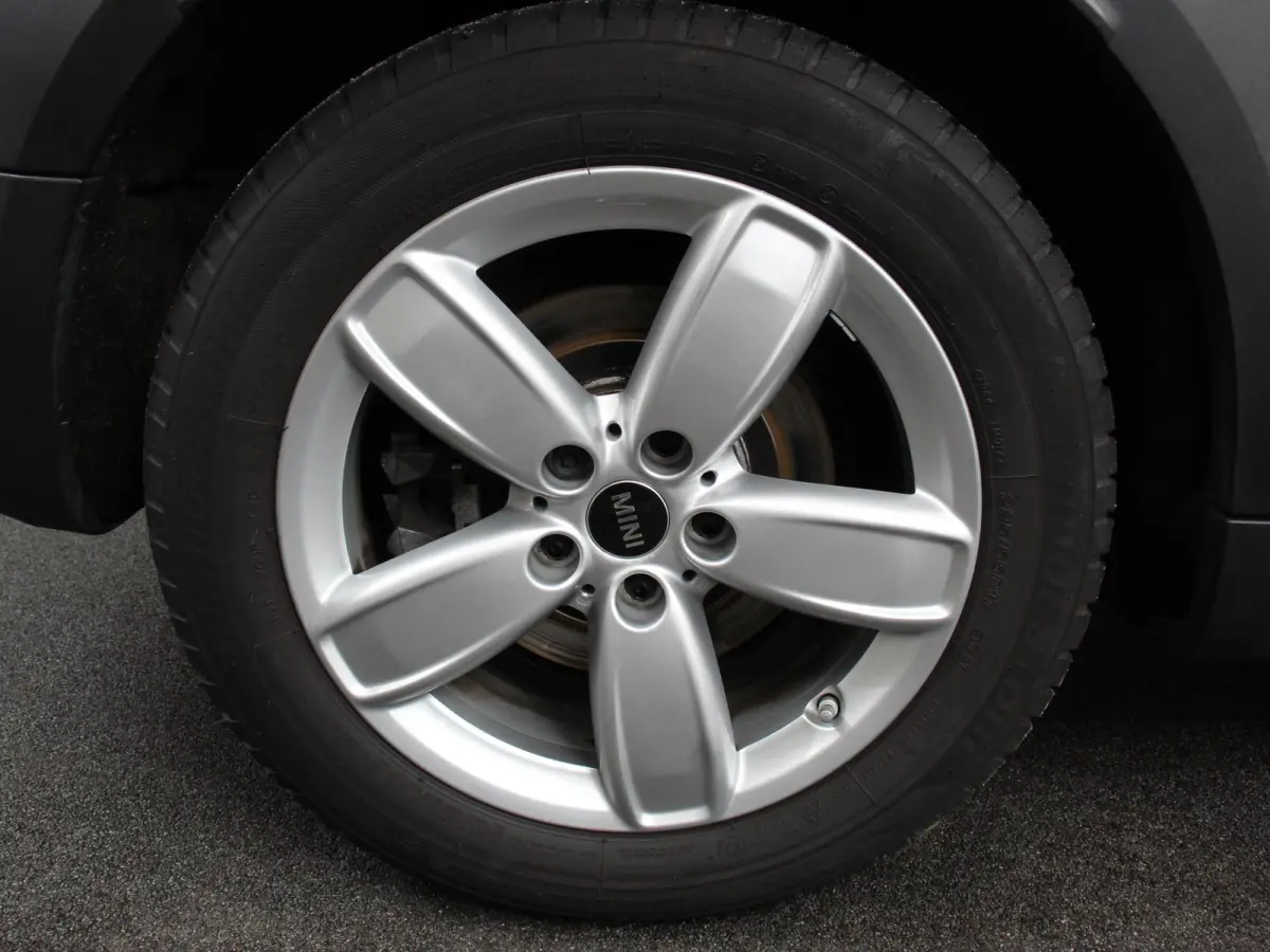 1.5 Cooper PHEV ALL4 Chili Automaat Climate control Adaptieve cruise control HUD Lichtmetalen velgen Navigatie Parkeersensoren Camera Stoelverwarming