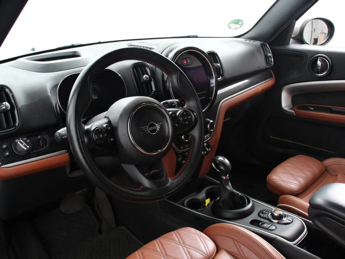 1.5 Cooper PHEV ALL4 Chili Automaat Climate control Adaptieve cruise control HUD Lichtmetalen velgen Navigatie Parkeersensoren Camera Stoelverwarming