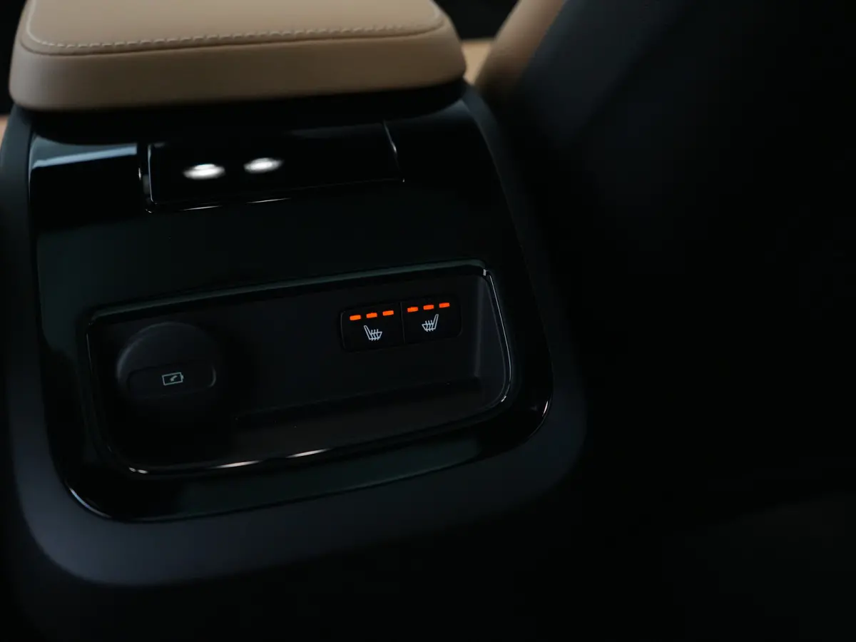 T6 Recharge AWD Ultra Dark | Bowers & Wilkins | Head-Up | 360° | Massage | Nappa | Stoelventilatie | Panoramadak