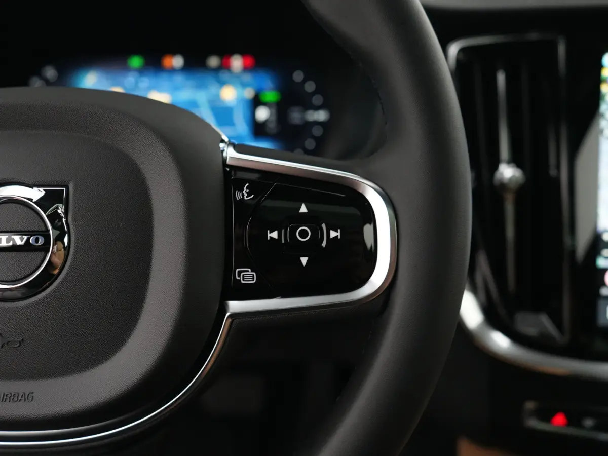 T6 Recharge AWD Ultra Dark | Bowers & Wilkins | Head-Up | 360° | Massage | Nappa | Stoelventilatie | Panoramadak