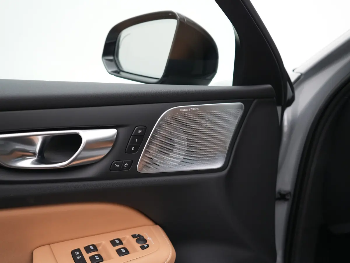 T6 Recharge AWD Ultra Dark | Bowers & Wilkins | Head-Up | 360° | Massage | Nappa | Stoelventilatie | Panoramadak
