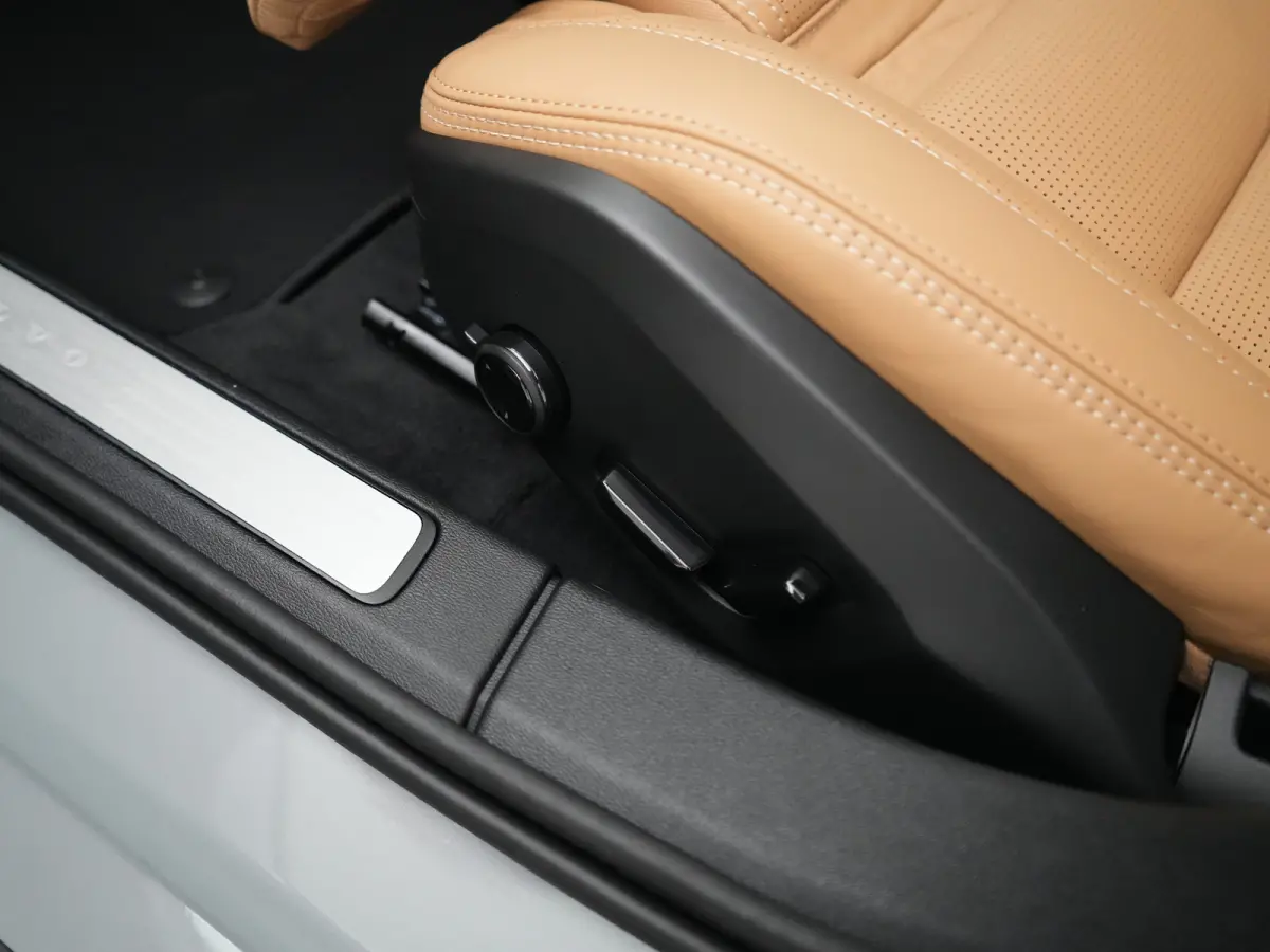 T6 Recharge AWD Ultra Dark | Bowers & Wilkins | Head-Up | 360° | Massage | Nappa | Stoelventilatie | Panoramadak