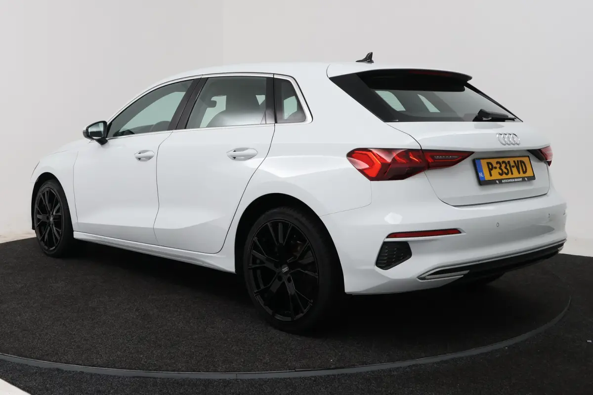 30 TFSI Business edition (NAVIGATIE, CRUISE CONTROL, PARKEERSENSOREN)