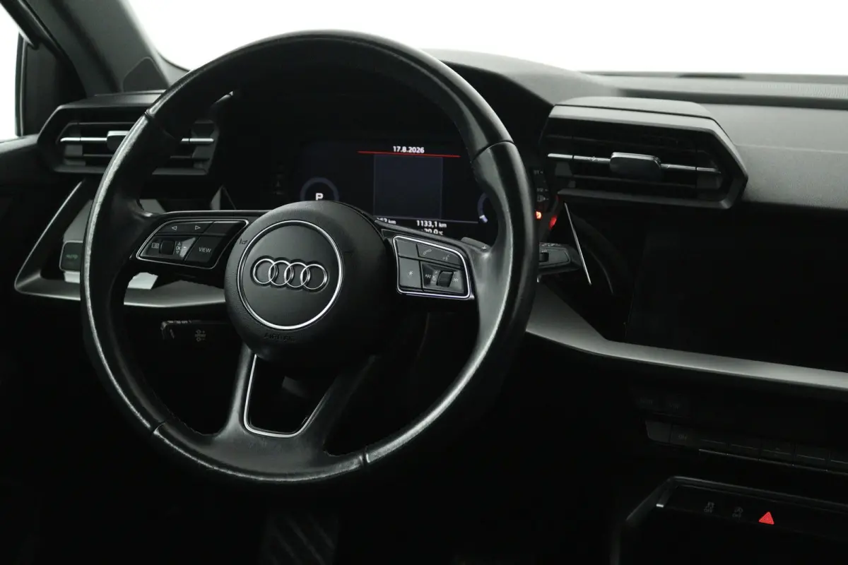 30 TFSI Business edition (NAVIGATIE, CRUISE CONTROL, PARKEERSENSOREN)