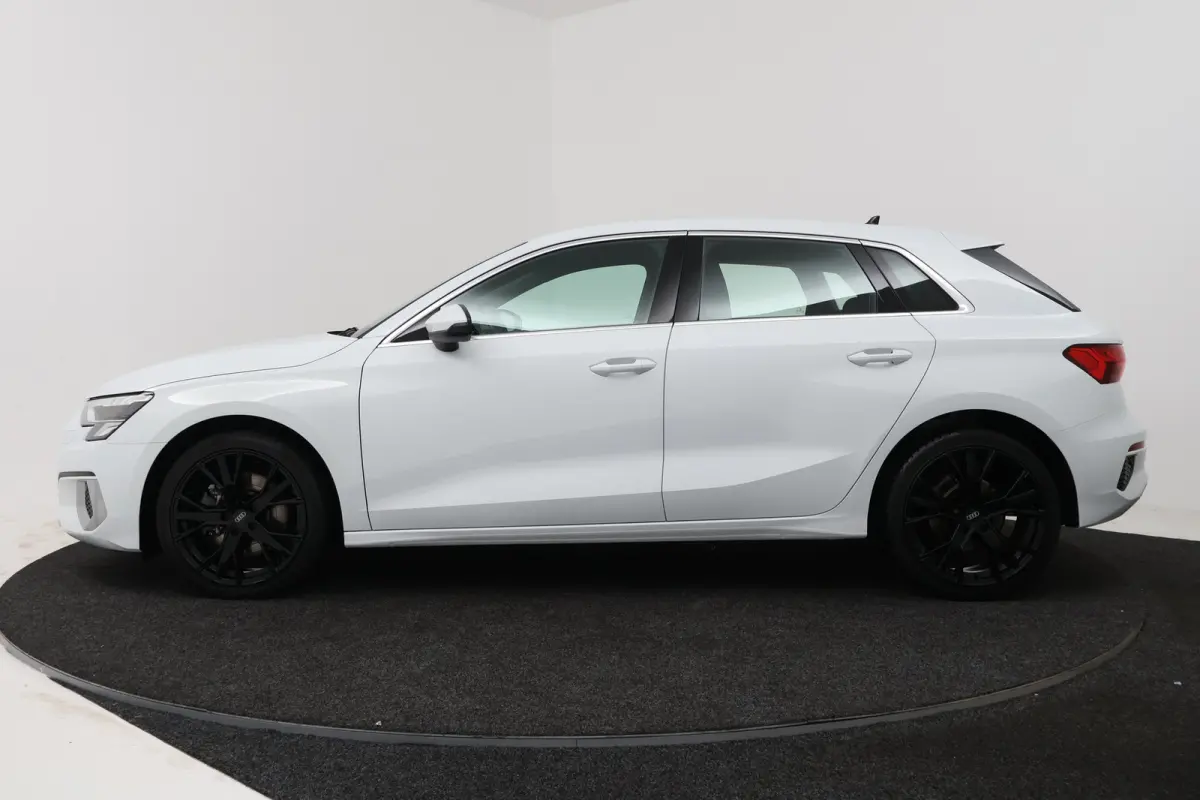 30 TFSI Business edition (NAVIGATIE, CRUISE CONTROL, PARKEERSENSOREN)