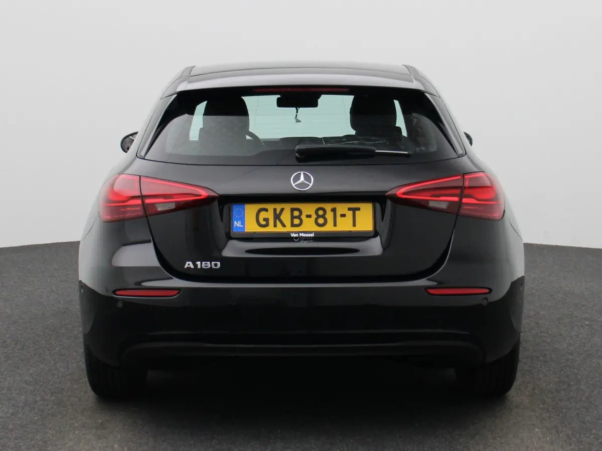 180 Star Edition | Automaat | Achteruitrijcamera | Parkeersensoren | Stoelverwarming | Climate Control |