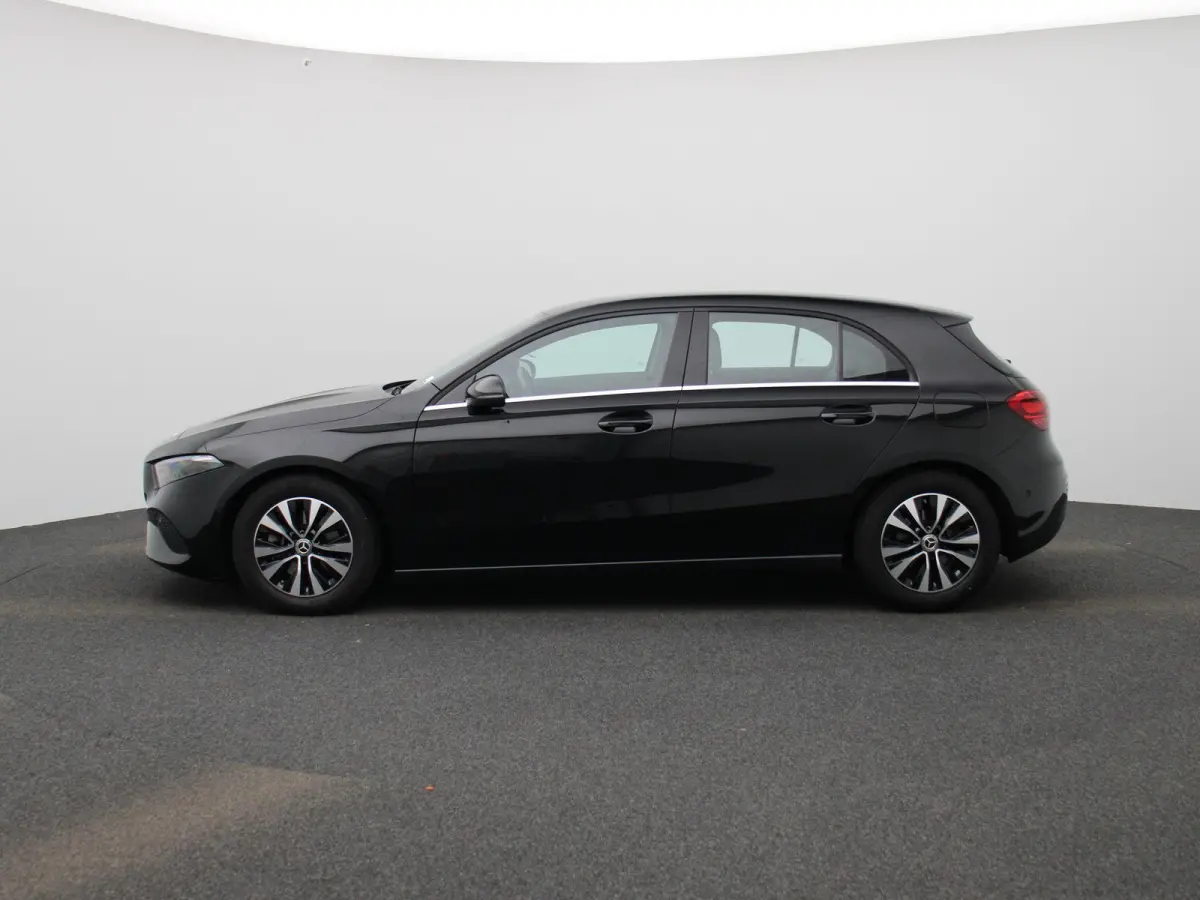 180 Star Edition | Automaat | Achteruitrijcamera | Parkeersensoren | Stoelverwarming | Climate Control |