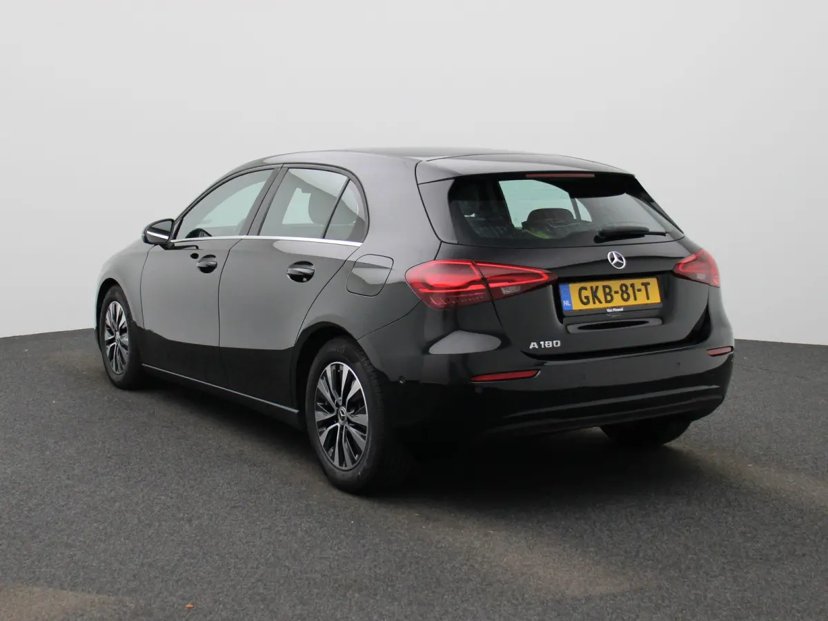 180 Star Edition | Automaat | Achteruitrijcamera | Parkeersensoren | Stoelverwarming | Climate Control |