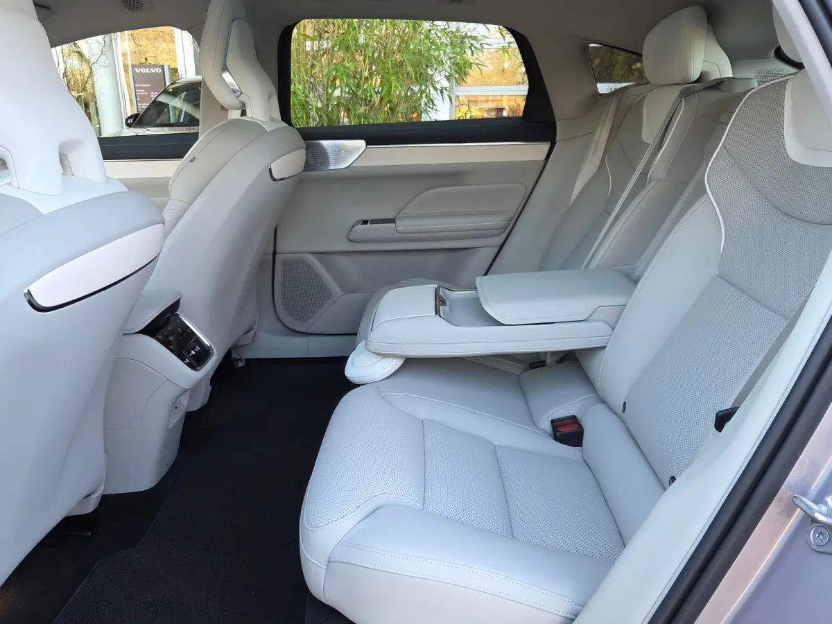 Single Motor Extended Range Ultra 92 kWh | Luchtvering | Soft-close | Massage/ventilatie | Pilot Assist | 22" Velgen