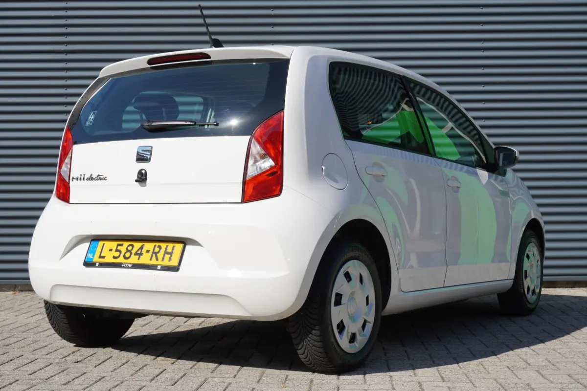 83pk electric | Climatronic | Bluetooth | DAB | Lane Assist