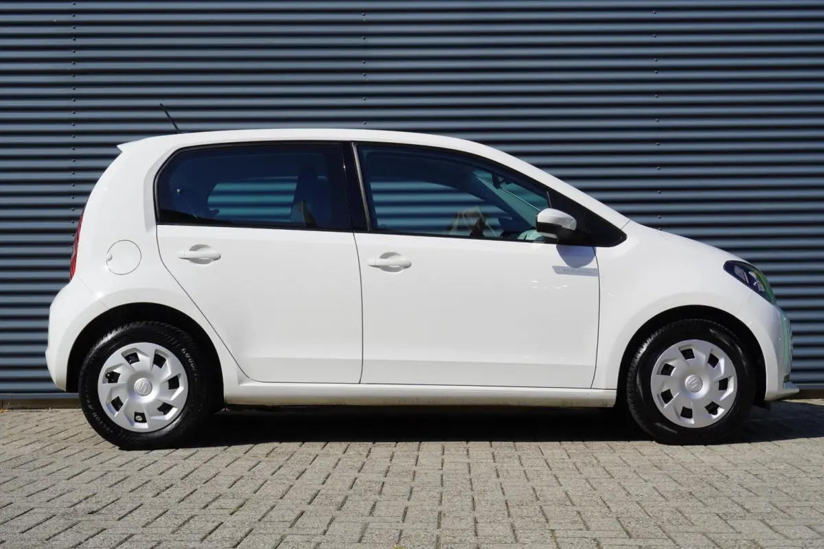 83pk electric | Climatronic | Bluetooth | DAB | Lane Assist