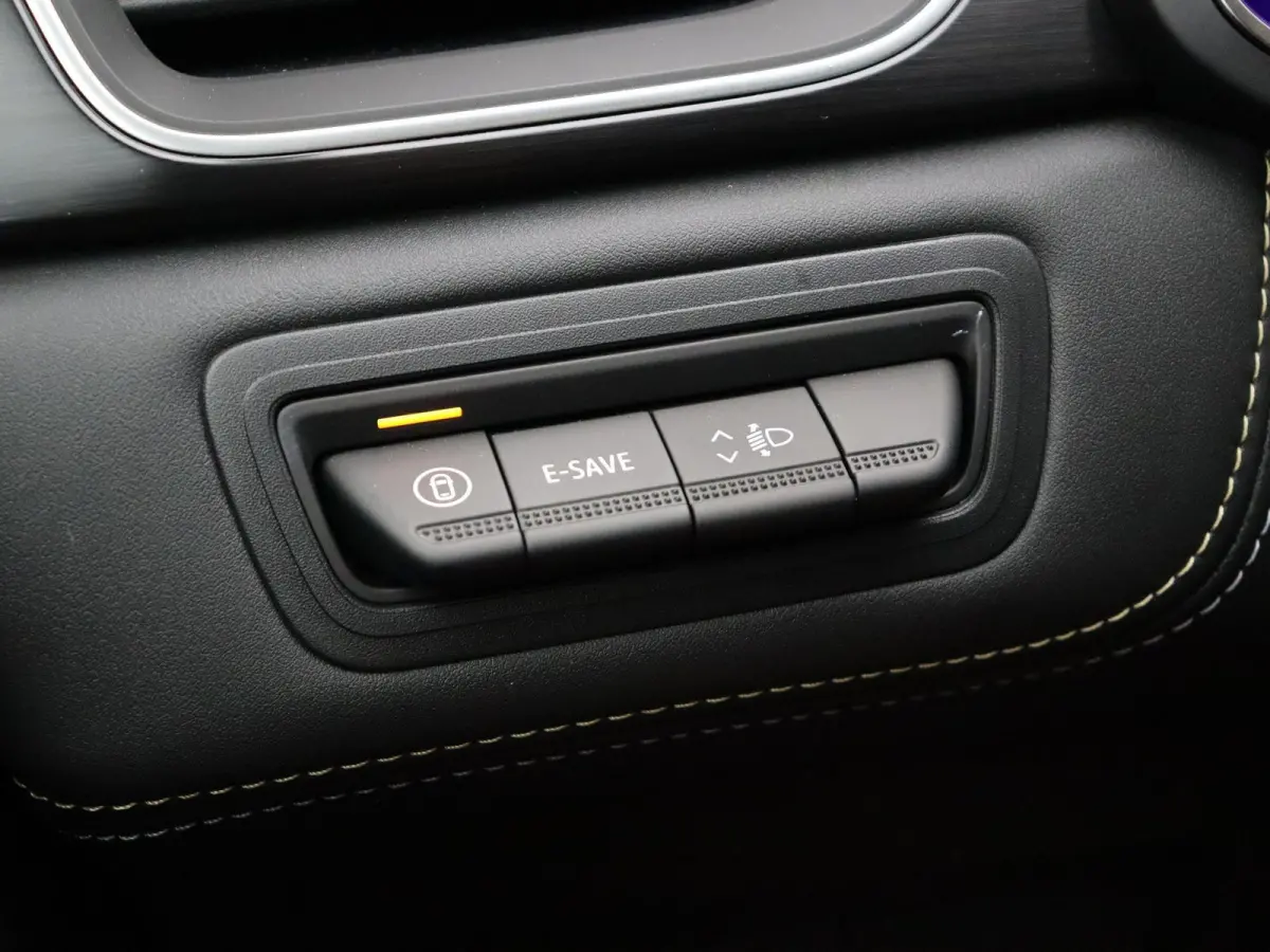 1.8 E-Tech full hybrid 160 iconic | Stoel-stuurwielverwarming | Elek. bedienbare stoelen | Voorruitverwarming | Adaptieve cruise control |