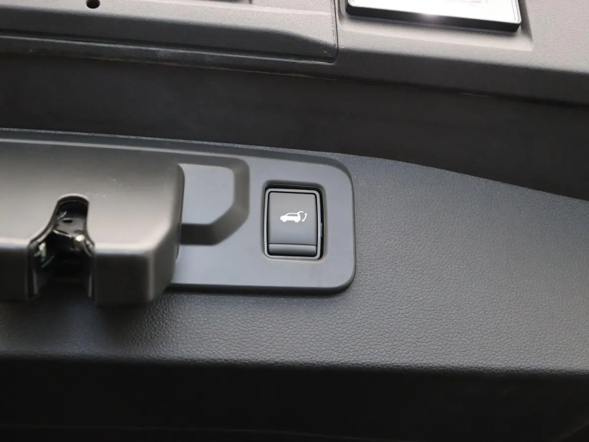 1.8 E-Tech full hybrid 160 iconic | Stoel-stuurwielverwarming | Elek. bedienbare stoelen | Voorruitverwarming | Adaptieve cruise control |