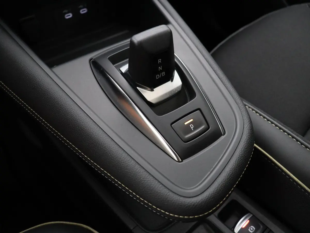 1.8 E-Tech full hybrid 160 iconic | Stoel-stuurwielverwarming | Elek. bedienbare stoelen | Voorruitverwarming | Adaptieve cruise control |