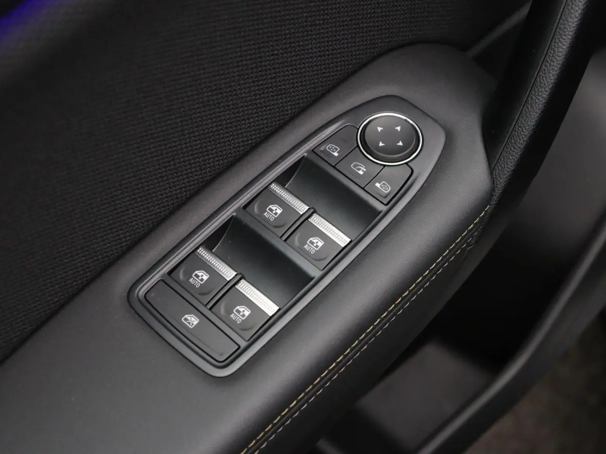 1.8 E-Tech full hybrid 160 iconic | Stoel-stuurwielverwarming | Elek. bedienbare stoelen | Voorruitverwarming | Adaptieve cruise control |