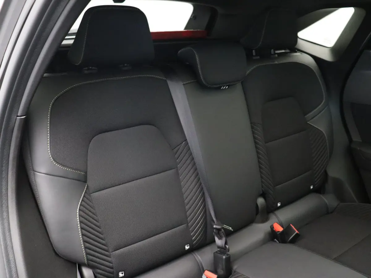 1.8 E-Tech full hybrid 160 iconic | Stoel-stuurwielverwarming | Elek. bedienbare stoelen | Voorruitverwarming | Adaptieve cruise control |
