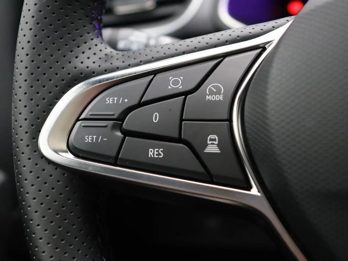 1.8 E-Tech full hybrid 160 iconic | Stoel-stuurwielverwarming | Elek. bedienbare stoelen | Voorruitverwarming | Adaptieve cruise control |