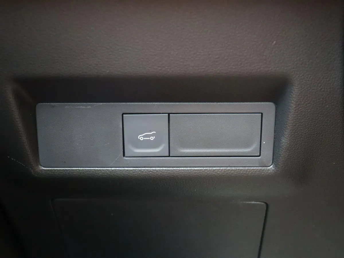 1.8 E-Tech full hybrid 160 iconic | Stoel-stuurwielverwarming | Elek. bedienbare stoelen | Voorruitverwarming | Adaptieve cruise control |