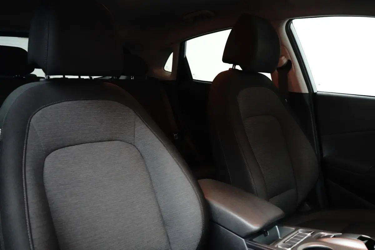 EV Comfort 64 kWh | Achterbank in delen neerklapbaar | Achteruitrijcamera | Airco (automatisch)