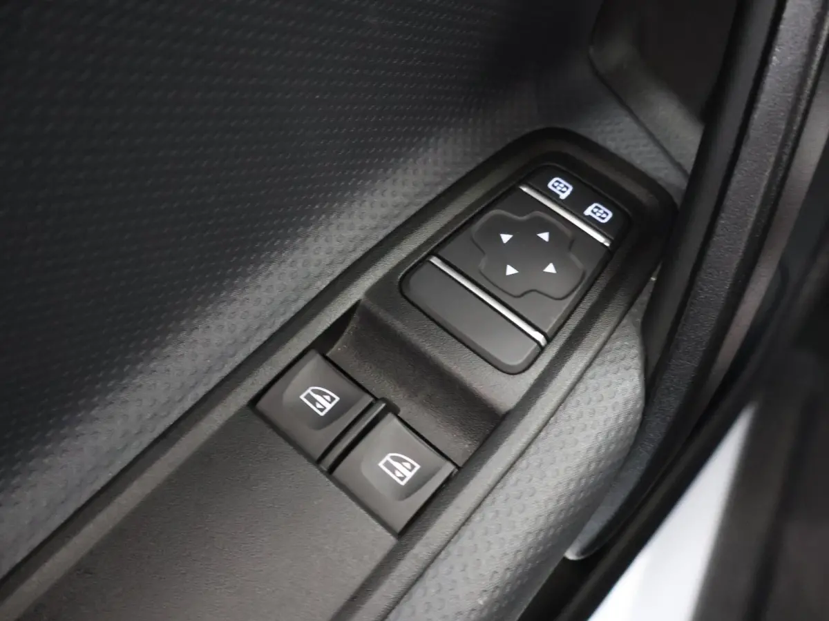 51kW L1 PRO | Navigatie | Parkeercamera | Cruise Control | Stoelverwarming | Certified