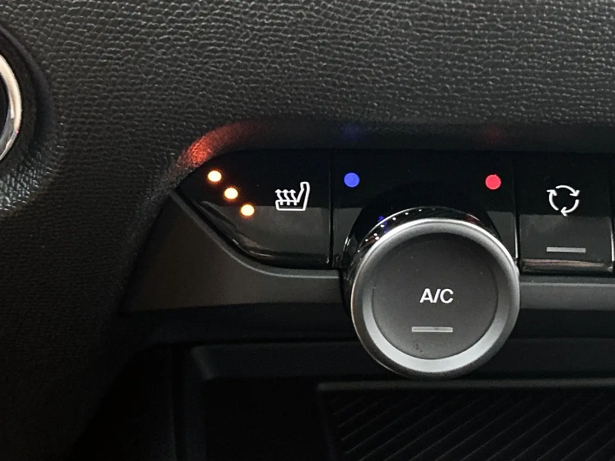 1.2 Hybrid 145pk Collection Automaat | Navigatie | Climate Control | Cruise Control | 18"LMV | Full-LED | Stoelverwarming | Apple Carplay/Android Auto | Voorruitverwarming |