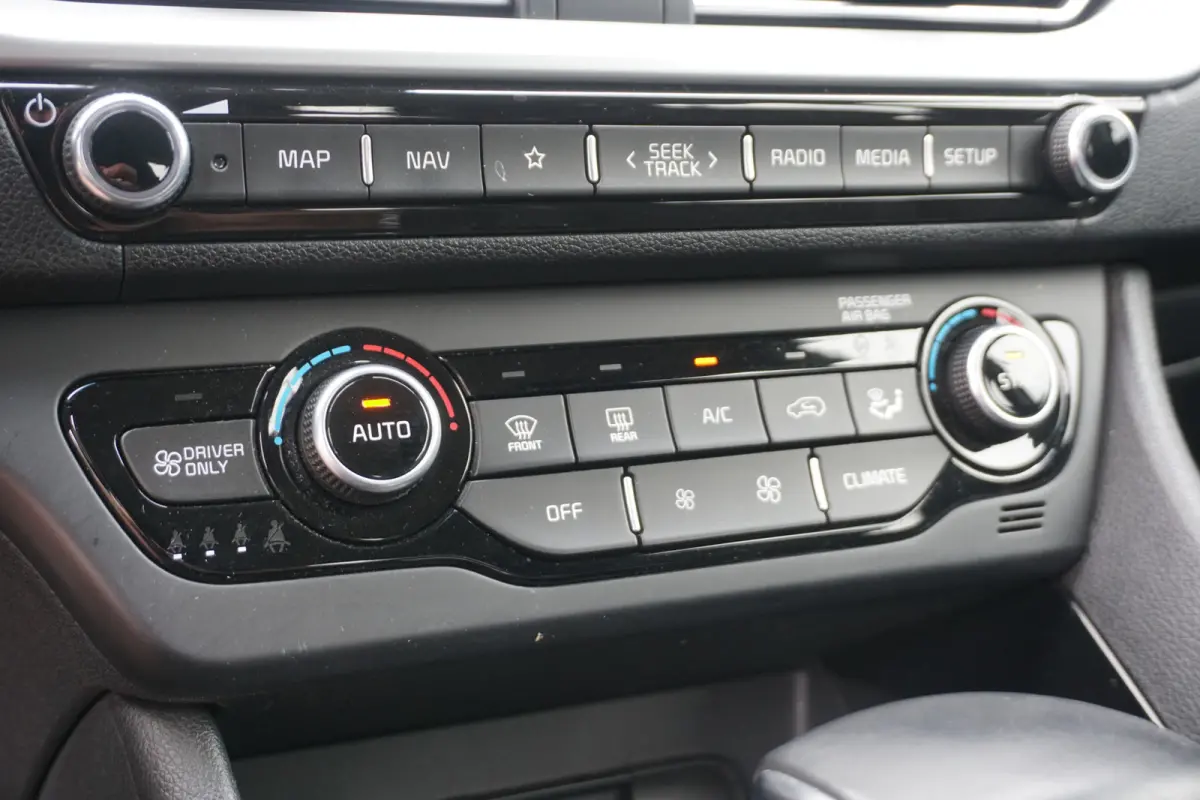 1.6 GDi Hybrid DynamicLine | CAMERA | NAVI | ACC | LEDER/STOF |