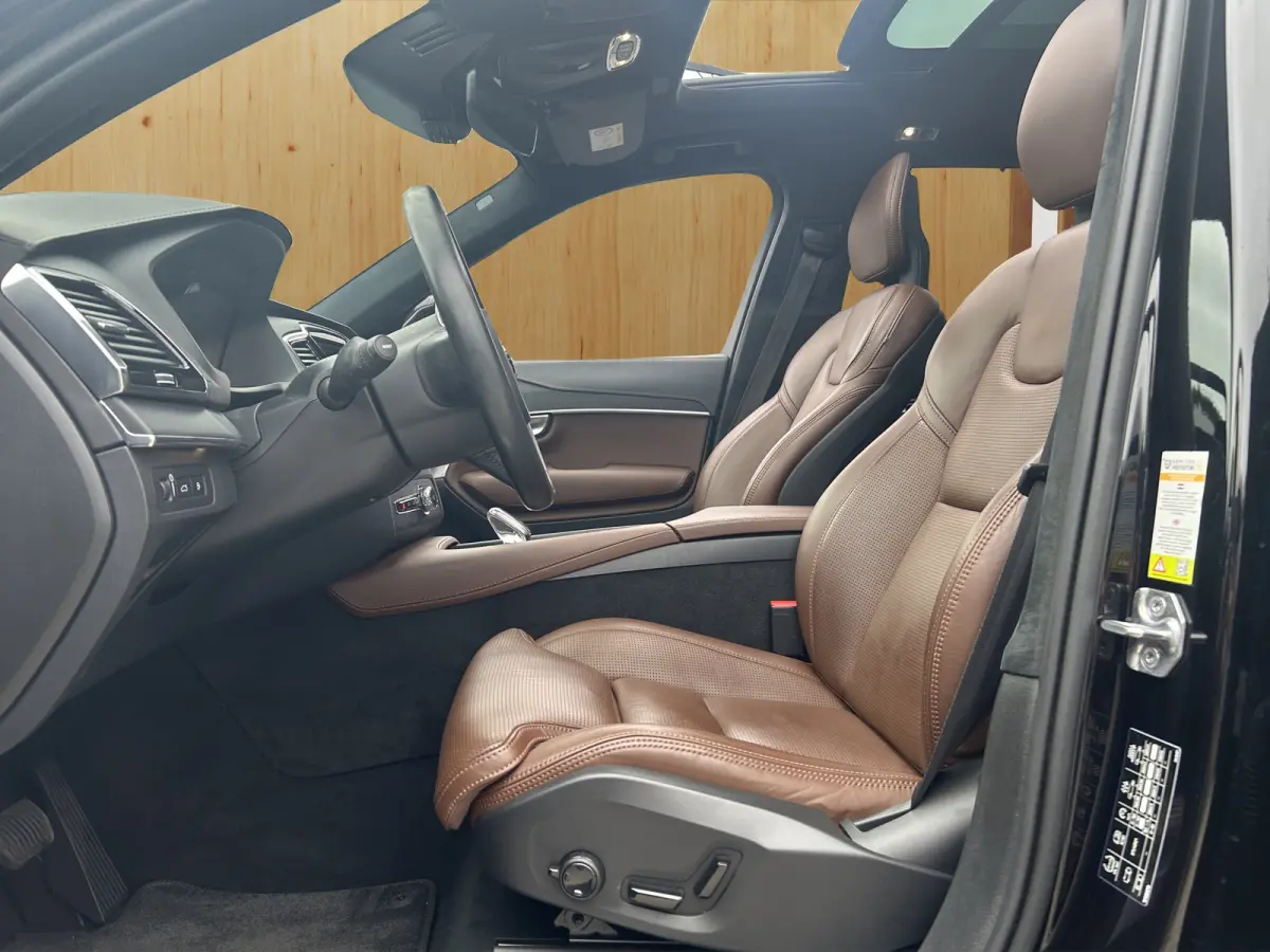 2.0 T8 Recharge AWD Inscription Exclusive | Luchtvering | Bowers & Wilkins | 360 Camera | Gelamineerd Glas | Trekhaak | Stoel Massage + Ventilatie