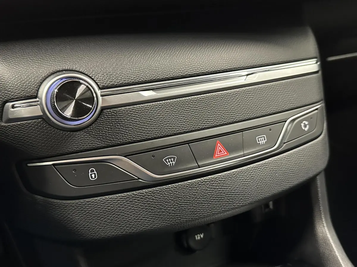 1.2 PureTech Blue Lease Active CARPLAY LM NAVI CRUISE ECC.