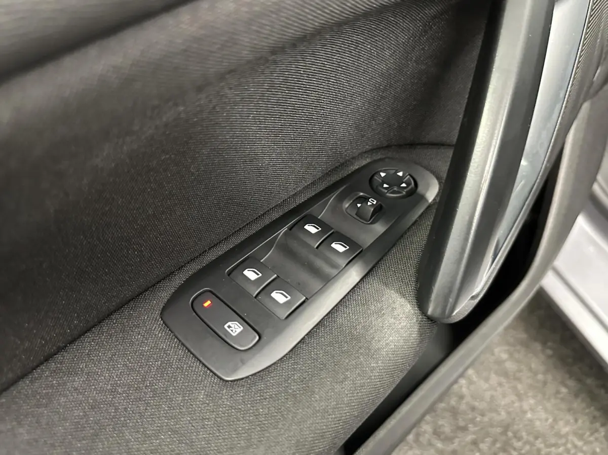 1.2 PureTech Blue Lease Active CARPLAY LM NAVI CRUISE ECC.