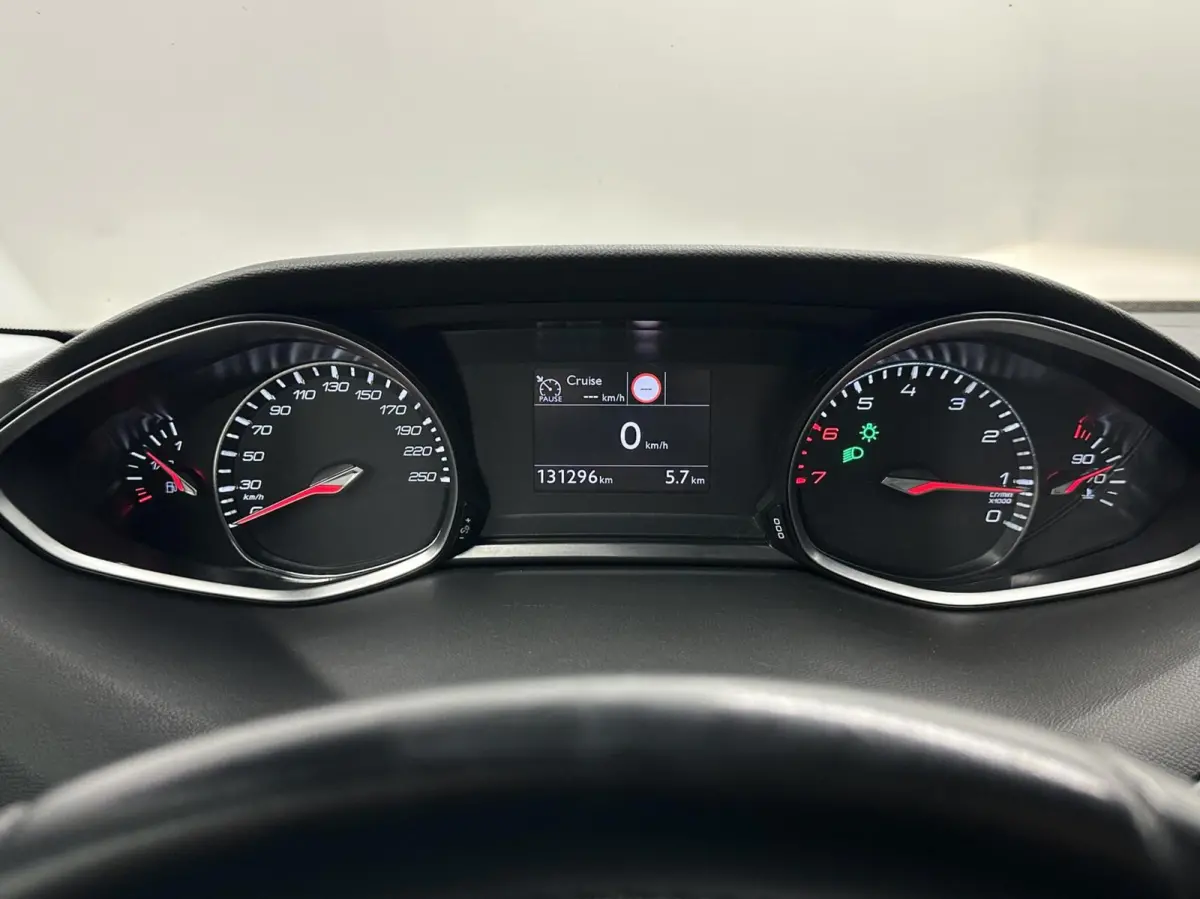 1.2 PureTech Blue Lease Active CARPLAY LM NAVI CRUISE ECC.