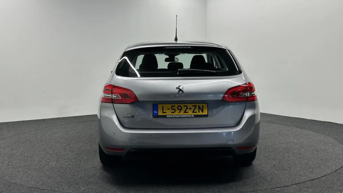 1.2 PureTech Blue Lease Active CARPLAY LM NAVI CRUISE ECC.