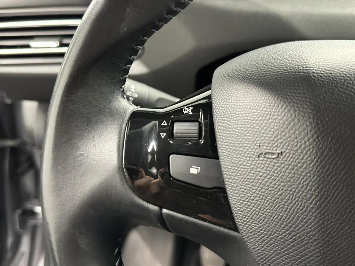 1.2 PureTech Blue Lease Active CARPLAY LM NAVI CRUISE ECC.