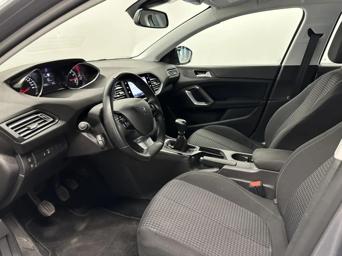 1.2 PureTech Blue Lease Active CARPLAY LM NAVI CRUISE ECC.
