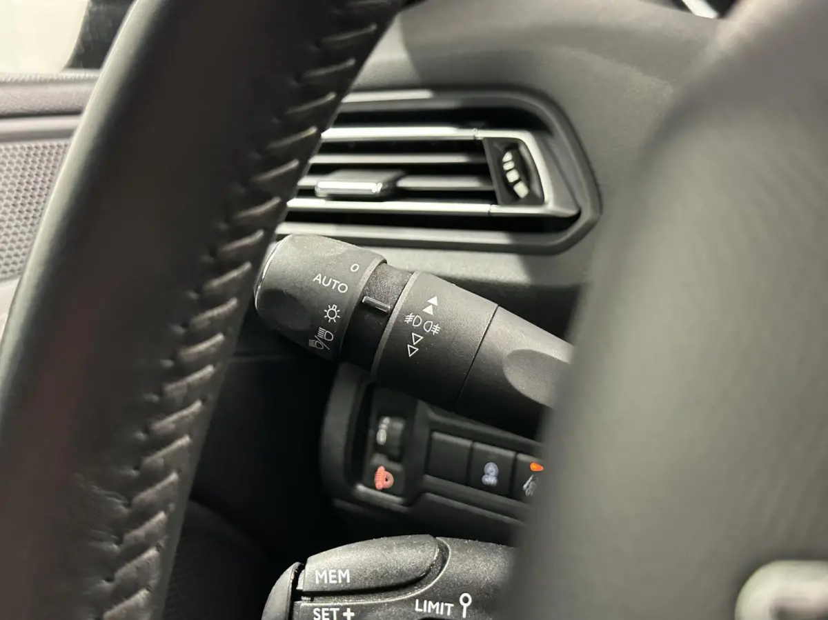 1.2 PureTech Blue Lease Active CARPLAY LM NAVI CRUISE ECC.