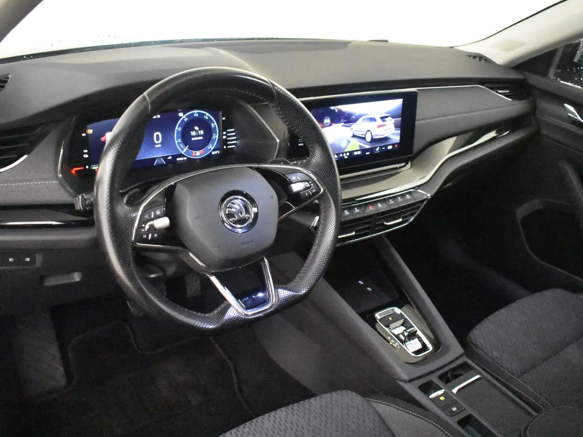1.4 TSI iV PHEV Business Edition 204PK DSG/AUTO | Achteruitrijcamera | Parkeer assistent | App connect | Elektr verstelbare stoelen  | stoel/stuurverw | Keyless entry/start | Dodehoek detect