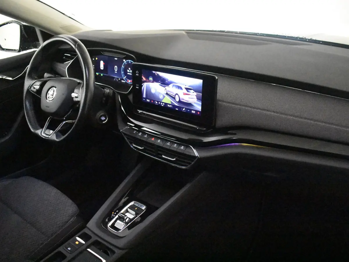 1.4 TSI iV PHEV Business Edition 204PK DSG/AUTO | Achteruitrijcamera | Parkeer assistent | App connect | Elektr verstelbare stoelen  | stoel/stuurverw | Keyless entry/start | Dodehoek detect