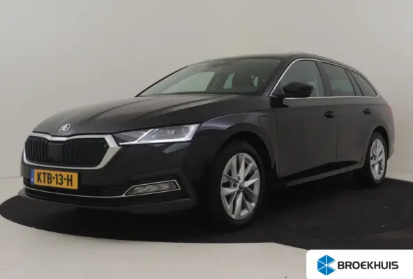 1.4 TSI iV PHEV Business Edition 204PK DSG/AUTO | Achteruitrijcamera | Parkeer assistent | App connect | Elektr verstelbare stoelen  | stoel/stuurverw | Keyless entry/start | Dodehoek detect