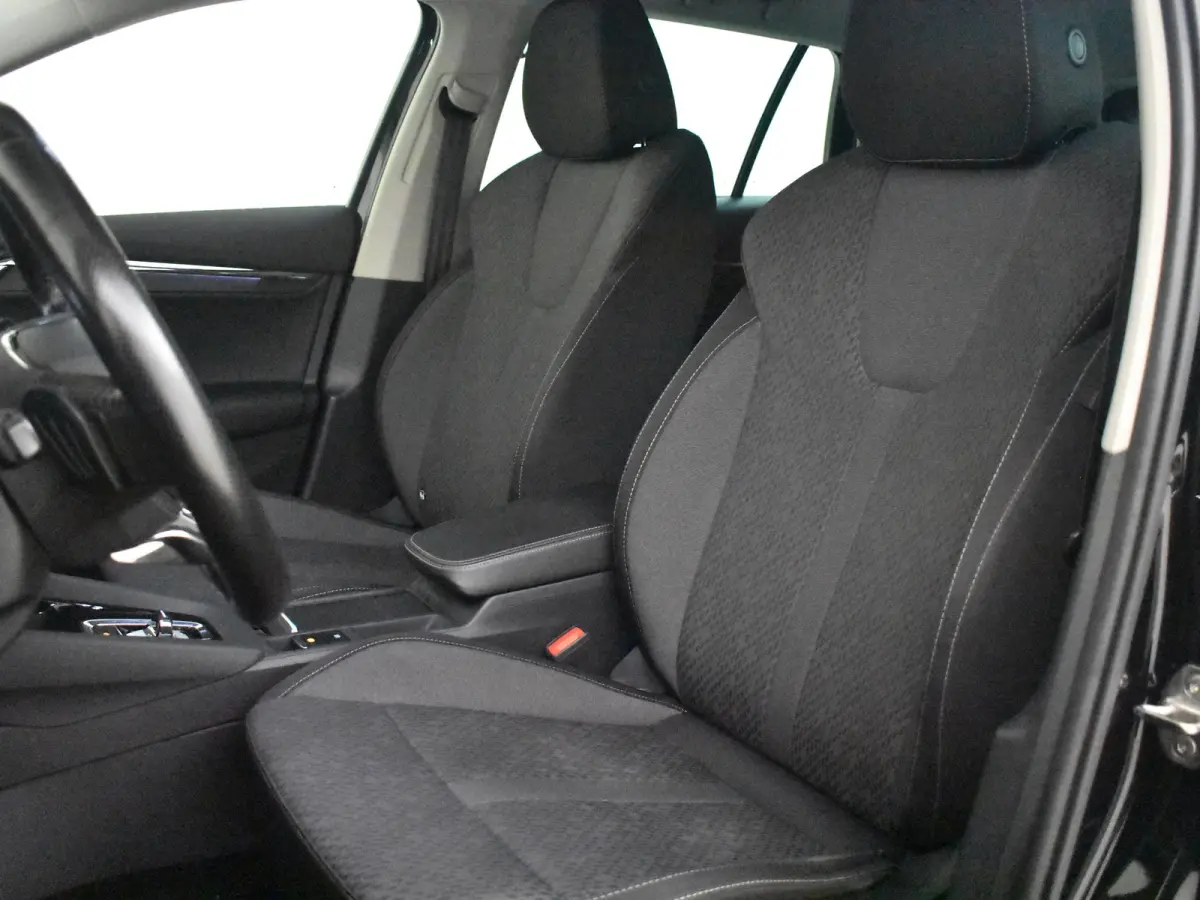 1.4 TSI iV PHEV Business Edition 204PK DSG/AUTO | Achteruitrijcamera | Parkeer assistent | App connect | Elektr verstelbare stoelen  | stoel/stuurverw | Keyless entry/start | Dodehoek detect